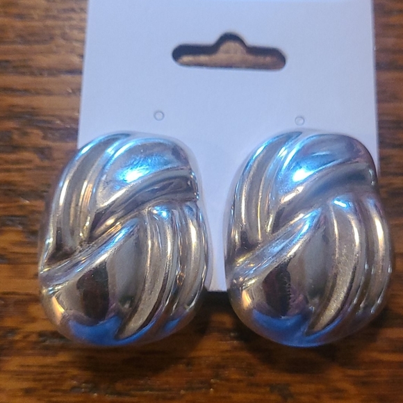 Clip on earrings - Picture 1 of 1